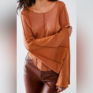 🍂FREE PEOPLE🍂CINNAMON BELL SLEEVE UNRHYMED TEE🍂